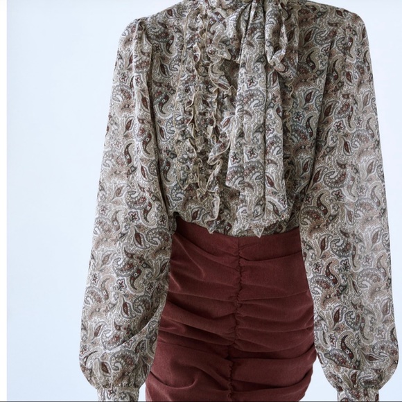 Zara Mini Skirt with Ruching Detail - Picture 4 of 8